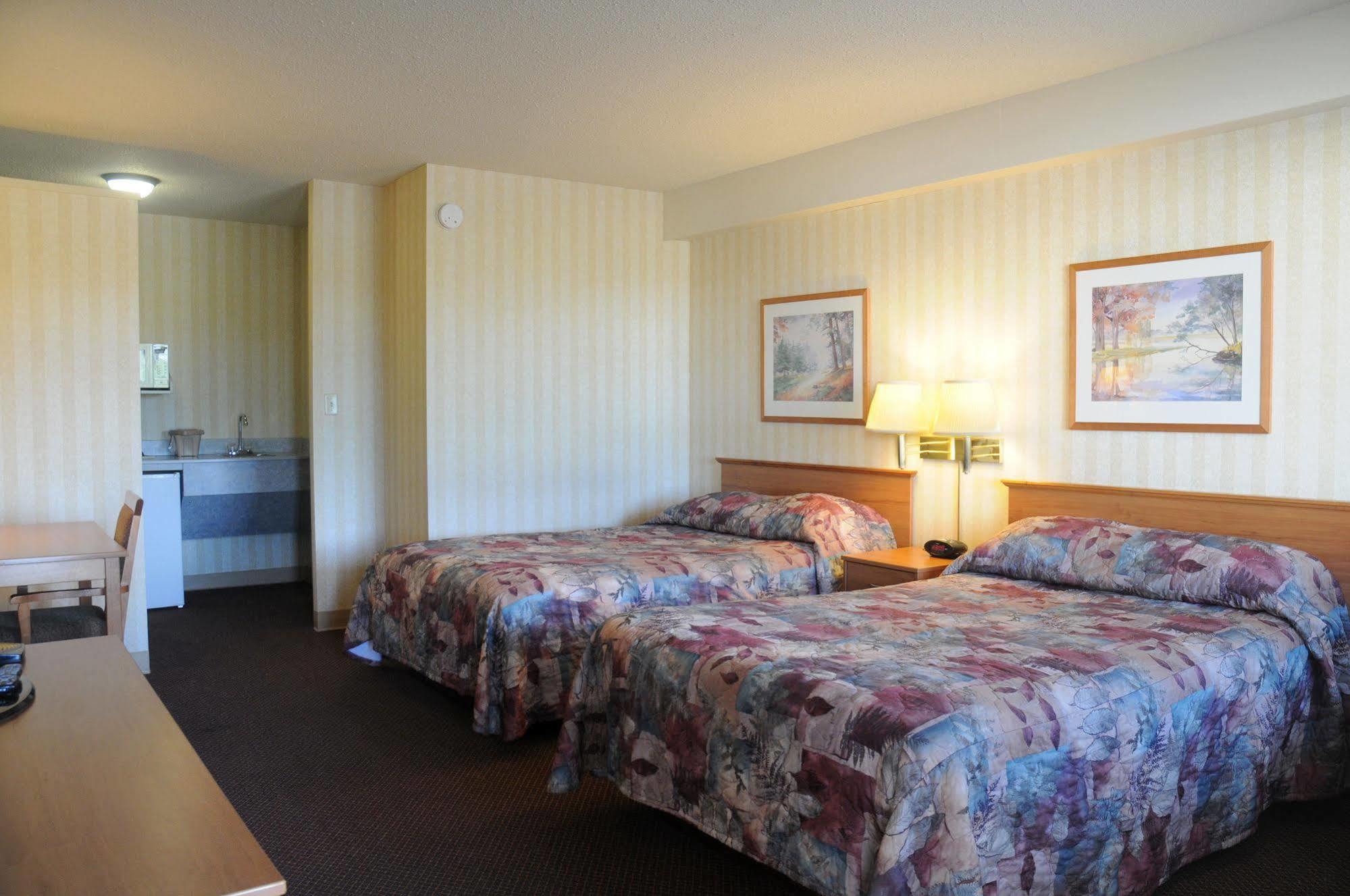 Country Lane Inn & Suites Swift Current Dış mekan fotoğraf